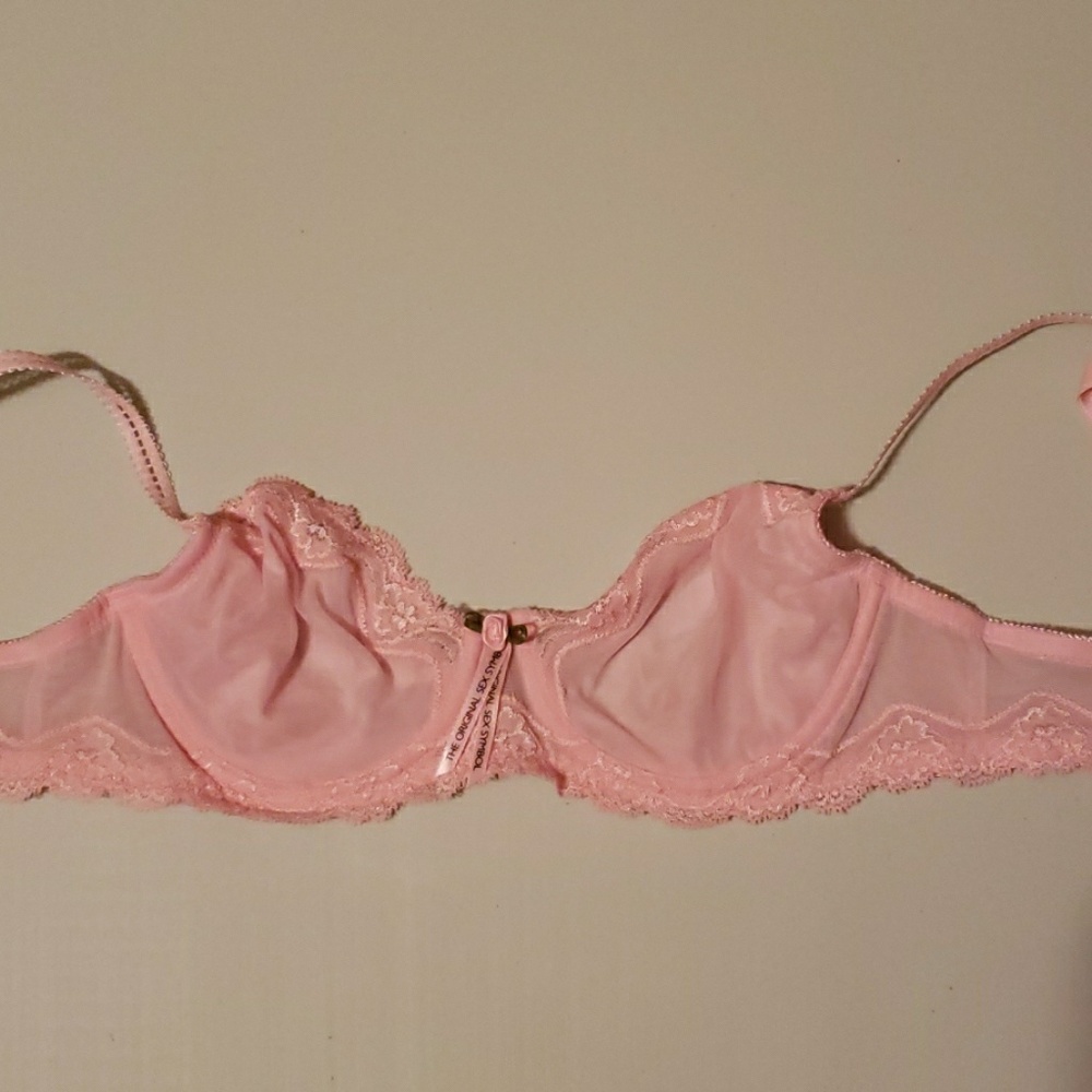 Fredricks of Hollywood  bra